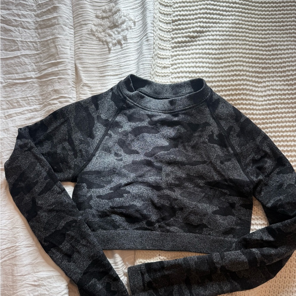 Black Camouflage Long Sleeve Crop Top